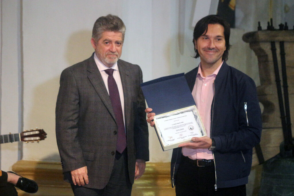 Javier Perote recibe el &lsquo;VI Premio de Novela de Ciencia Ficci&oacute;n Isaac Asimov&rsquo;