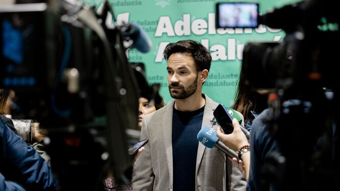 David de la Cruz, en la rueda de prensa celebrada en la sede de Adelante Andalucía este lunes.