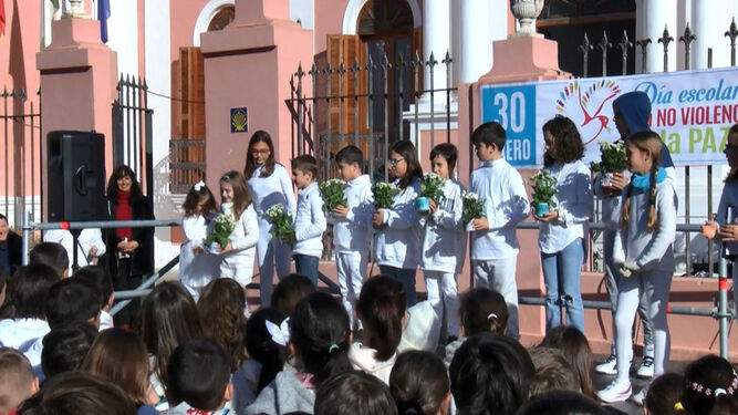 Celebración del Día Escolar de la Paz, en la Plaza de Jesús