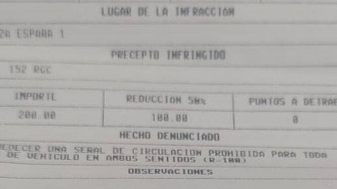 Detalle de una de las multas que se pusieron el lunes en la Plaza de España.