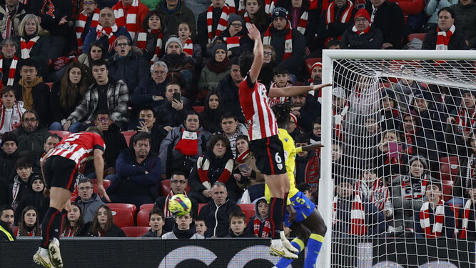 Yeray remata solo en la acción del tercer gol del Athletic.