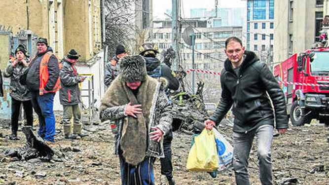 Ciudadanos evacuados de la ciudad de Kharkiv, en el noreste de Ucrania.