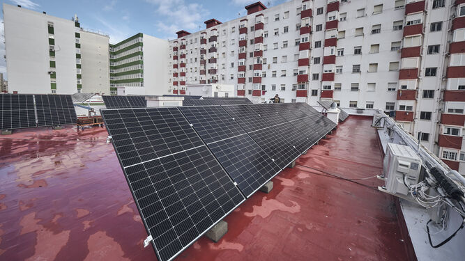 Imagen de las instalación de placas fotovoltaicas en Lacave, 3.