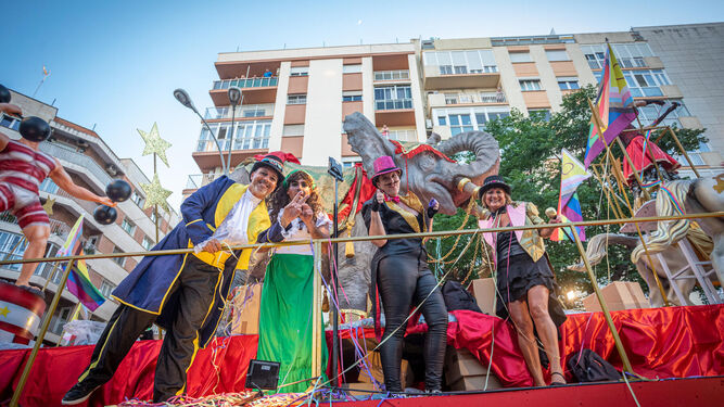 Una de las carrozas de la cabalgata del Carnaval de Cádiz 2022.