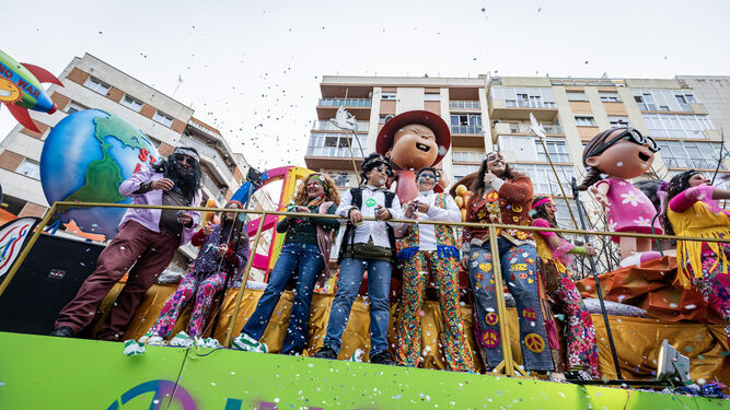 Una de las carrozas de la cabalgata del Carnaval de Cádiz 2023.