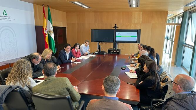 Reunión de la Junta con sectores estratégicos de Cádiz.