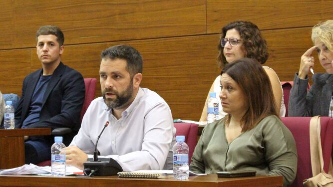 Los concejales de IU en el Ayuntamiento Chiclana, en un Pleno municipal.