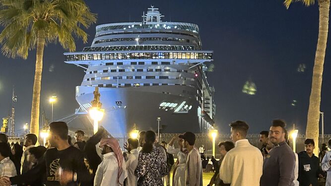 El ‘MSC Splendida’, atracado en el puerto de Yanbu’ al Bahr, en Arabia Saudí.