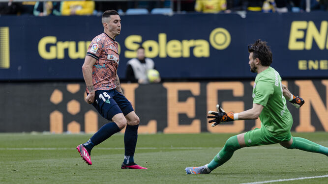 Sergi Guardiola marca el gol de la victoria contra el Rayo Vallecano.