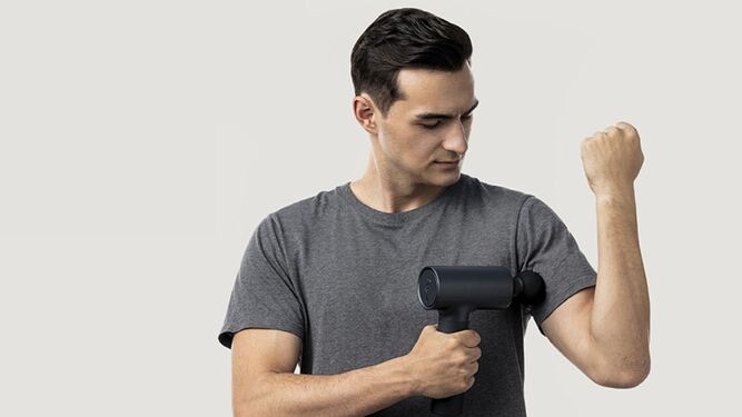 Esta pistola de masaje aliviará la tensión de tus músculos ¡por menos de 100€!
