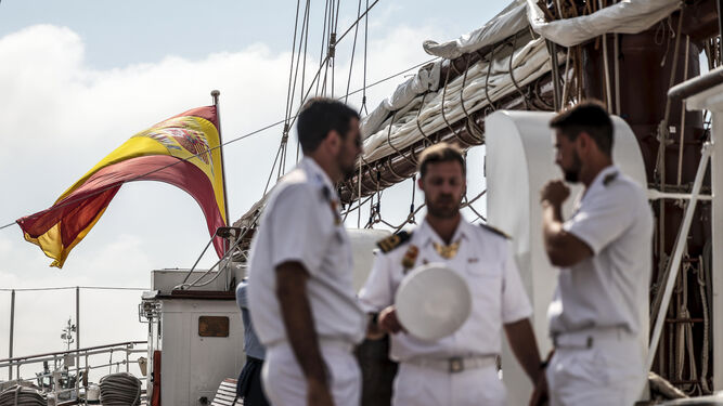 Miembro del 'Elcano' en una de sus paradas de este crucero de instrucción.