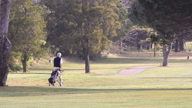 Los campos de golf son los que más agua regenerada usan en el municipio.