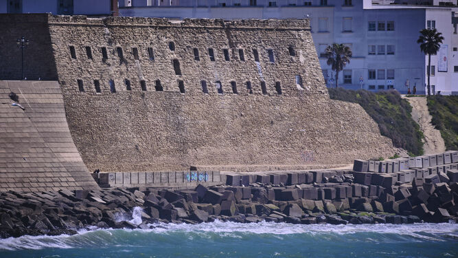 Baluarte de San Roque de Cádiz, en cuyo entorno quiere el PP habilitar una playa para perros.