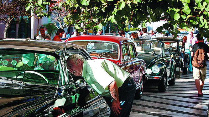 Imagen de archivo de una concentración de coches clásicos que acogió Cádiz