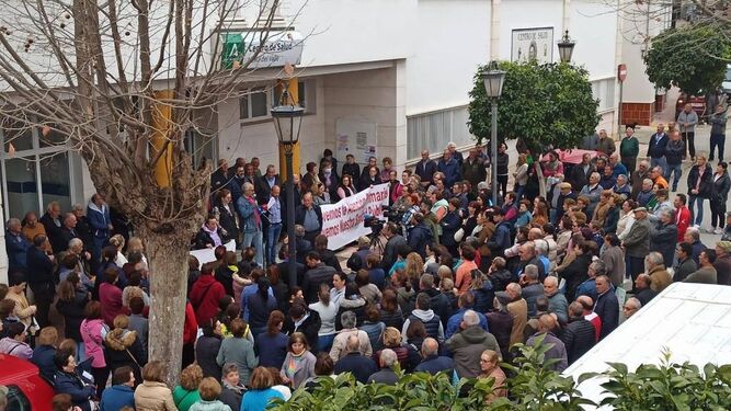 Protesta sanitaria de IU en Alcalá del Valle.
