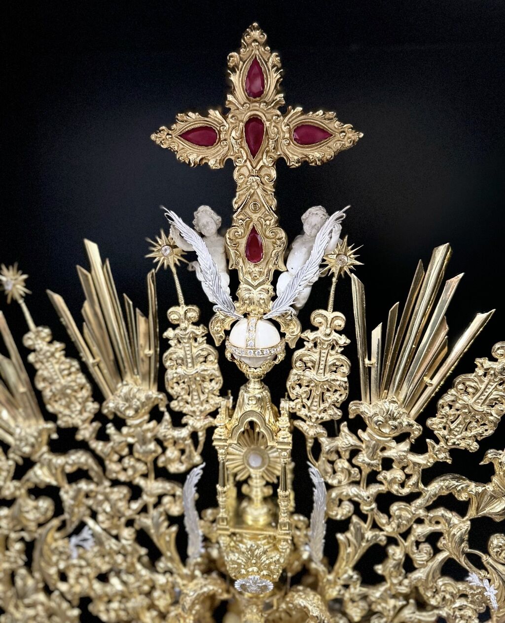As&iacute; es la nueva corona de la Virgen del Amparo de Borriquita