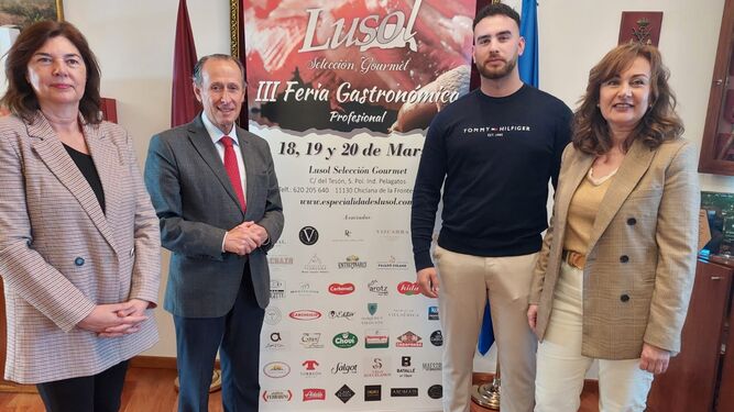 José María Román, Pepa Vela y los responsables de Lusol Selección Gourmet, Remedios Huelva y Miguel Ruiz.