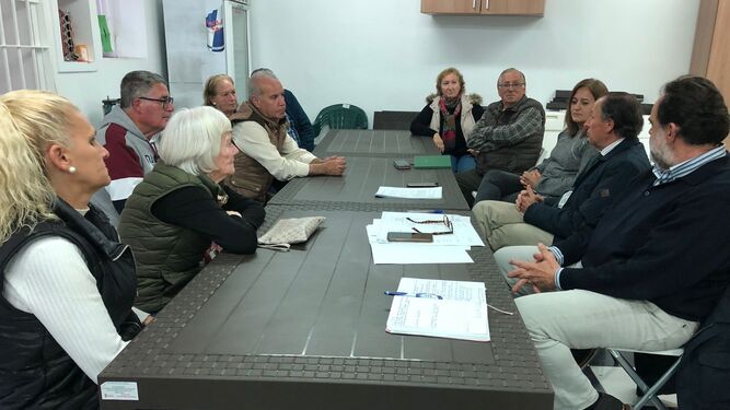 Reunión del alcalde con vecinos de El Arenal.