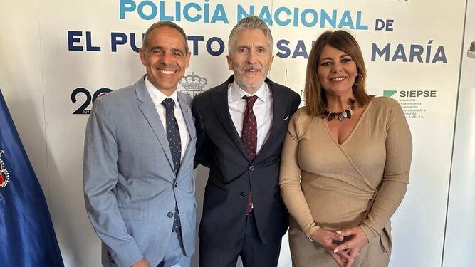 Elena Amaya junto al subdelegado del Gobierno, José Pacheco, y el ministro Marlaska