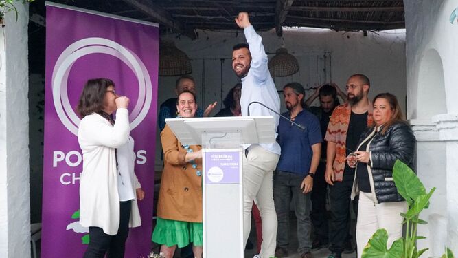 Acto de presentación de Carlos Fernández como candidato de Podemos en Chiclana.
