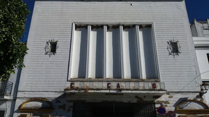 La fachada del cine Capitol, en Ubrique.