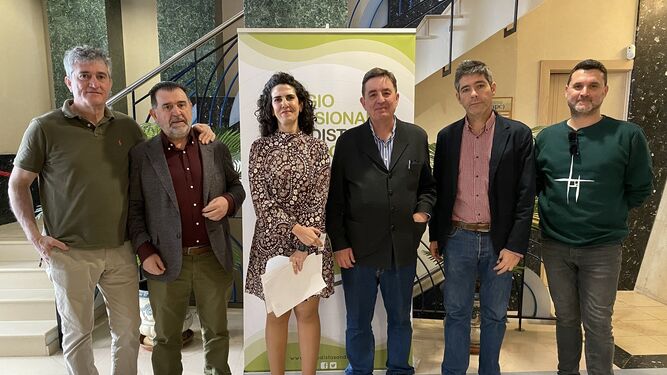 Representantes del Colegio de Periodistas de Andalucía con García Montero, Escolar, Fesser y Reyero.