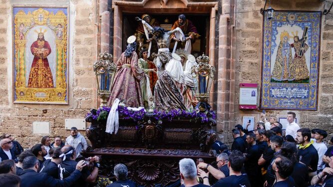 Las imágenes de la cofradía del Descendimiento en la Semana Santa de Cádiz 2023