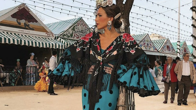 Rocío Osorno vestida de flamenca en la Feria de Abril de Sevilla.