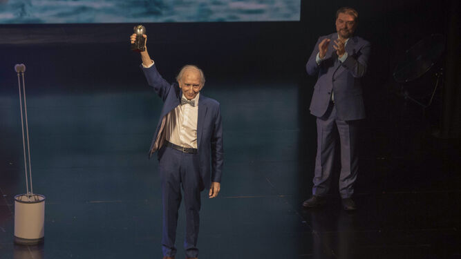 El dramaturgo José Luis Alonso de Santos recoge el Max de Honor en la gala del año pasado.