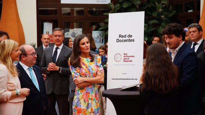 La Reina Letizia en su último acto oficial en Córdoba con un vestido de la firma sevillana Cayro Woman,