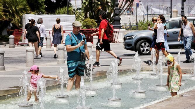 Foto de archivo de una jornada calurosa en Cádiz