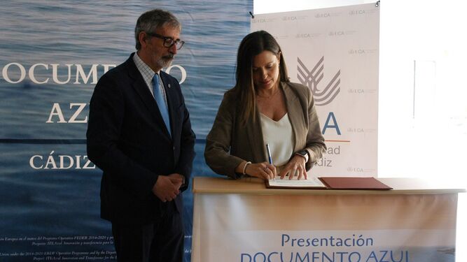 Cavada firma el Documento Azul Cádiz 2023.