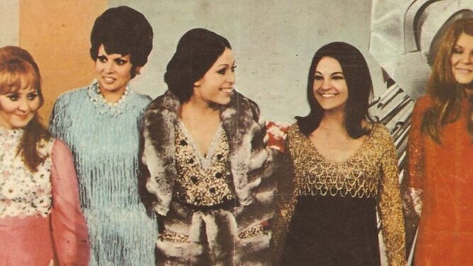 Las ganadoras de Eurovisión 1969, con Massiel, vencedora en 1968, en el centro
