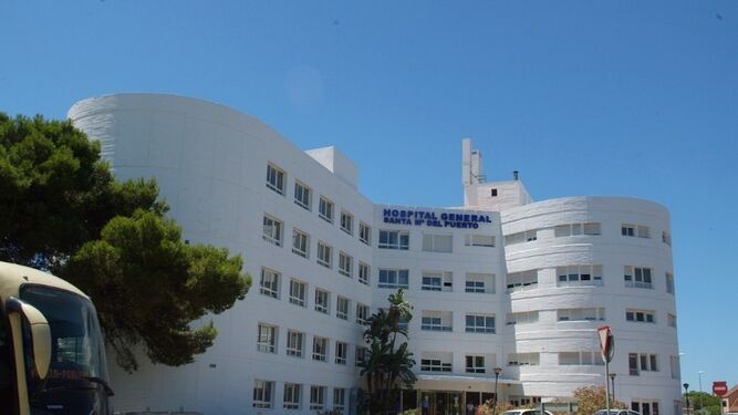 Una imagen del hospital Santa María de El Puerto, donde ha tenido que acudir la Policía Nacional.