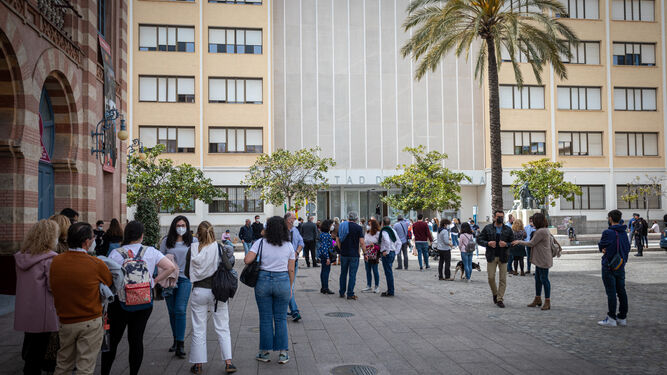 Día del examen MIR en 2021, en la Facultad de Medicina de Cádiz.