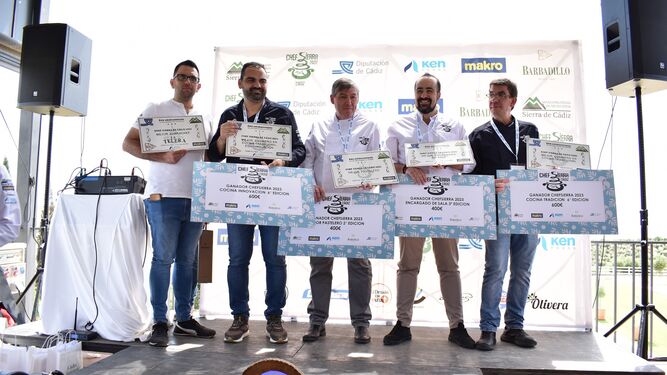 Los cinco premiados del concurso Chef Sierra de Cádiz, en las distintas modalidades, con sus diplomas.