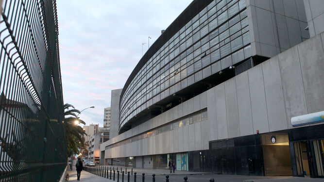 El estadio Nuevo Mirandilla, donde se aloja el Juzgado de lo Mercantil en Cádiz.