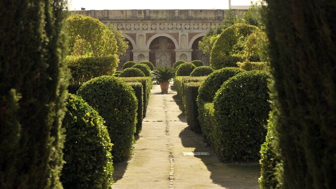 Una vista del jardín renacentista del palacio de los Ribera de Bornos