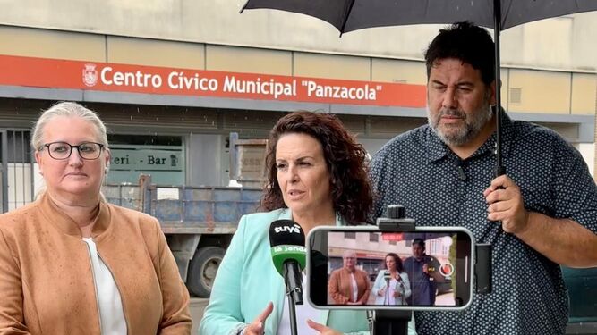 Ascen Hita, José Macías y Carmen Baena, en rueda de prensa.
