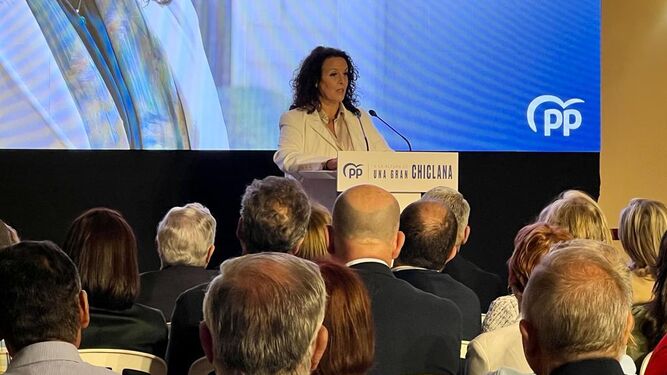 La candidata del PP a la Alcaldía de Chiclana, Ascen Hita, durante el acto de cierre de campaña.