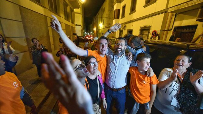 Juan Franco, celebrando anoche su victoria en La Línea.