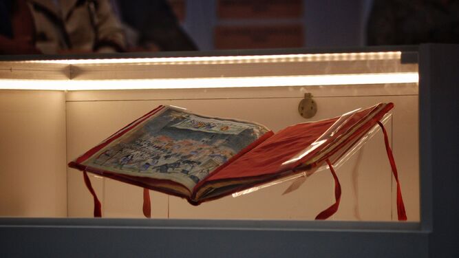 El manuscrito original del privilegio de cadenas otorgado por Carlos II a la casa de Diego Barrios de la Rosa.