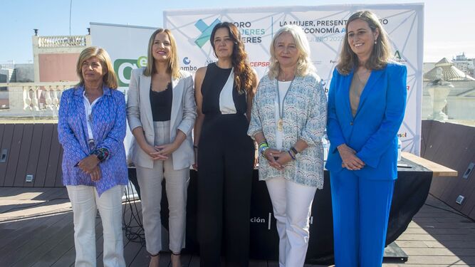 Foto de grupo de la presentación del I Foro de Mujeres Líderes en Economía Azul