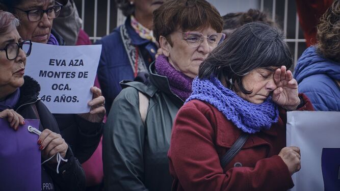Una imagen de la concentración el pasado mes de enero tras el asesinato de una mujer en El Puerto.