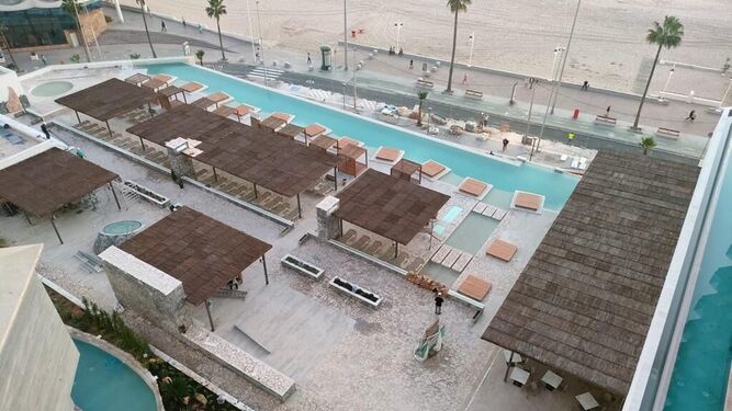 Una de las imágenes que describen la privilegiada situación del Hotel Q Cádiz Bahía