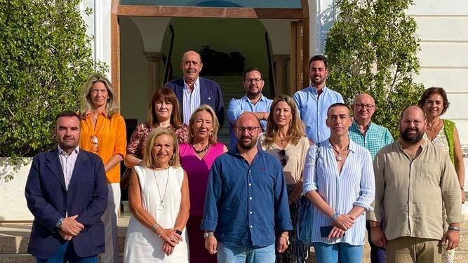 Una imagen del nuevo equipo de gobierno del PP en El Puerto.