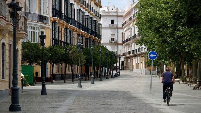 Una zona de la Plaza de España ya peatonalizada y con plataforma única para garantizar la accesibilidad de todos.
