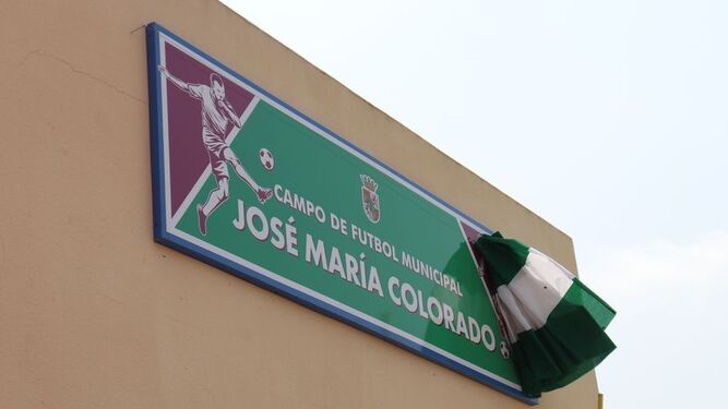El campo de fútbol municipal del Río San Pedro ya lleva el nombre de José María Colorado