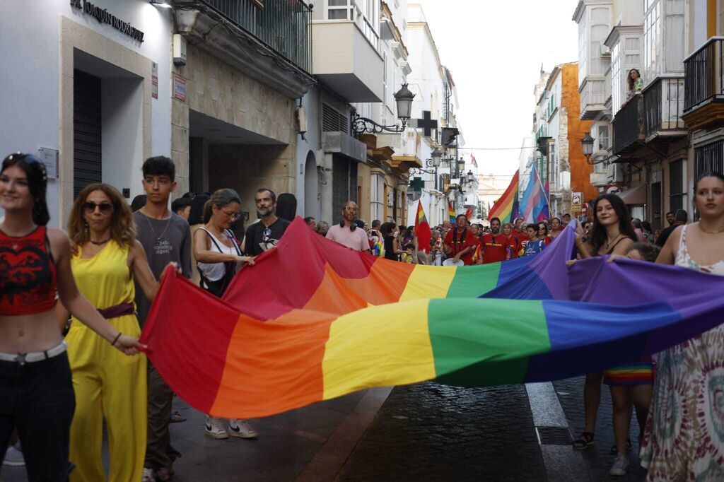 Las im&aacute;genes de la marcha reivindicativa del D&iacute;a del Orgullo LGTBI en El Puerto