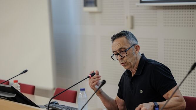 El historiador José Antonio Fernández durante su intervención.